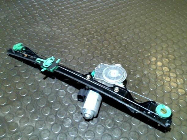 Foto: FENSTERHEBER ELEKTR. VORN LINKS (4/5-TÜRER) eines Fiat Punto 1.2 Club