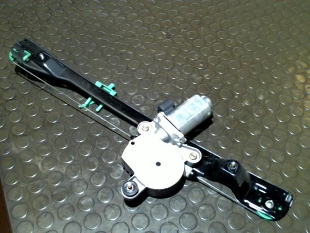 Foto: FENSTERHEBER ELEKTR. VORN LINKS (4/5-TÜRER) eines Fiat Punto 1.2 Club