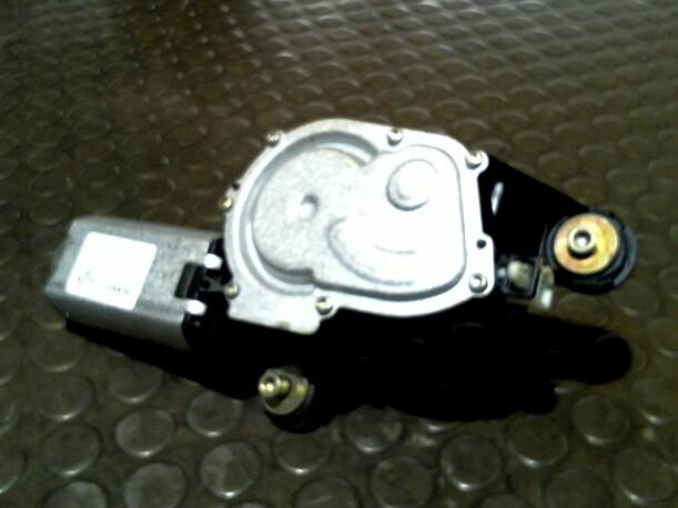 Foto: SCHEIBENWISCHERMOTOR HINTEN eines Fiat Punto 1.2 Club