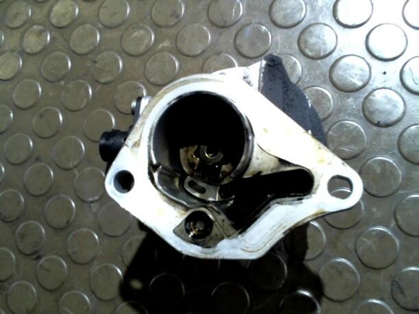 Foto: VAKUUMPUMPE eines Volvo V40 1.9 D Club