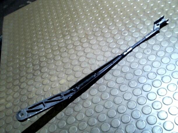 Foto: SCHEIBENWISCHERARM VORN  LINKS eines Seat Ibiza 1.2 12V