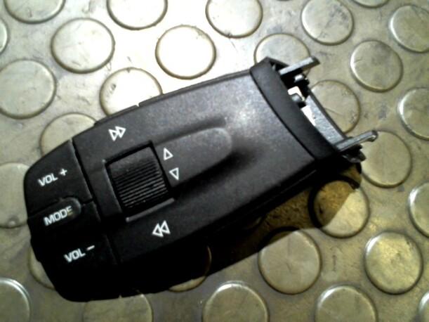 Foto: SCHALTER RADIOBEDIENUNG eines Seat Ibiza 1.2 12V