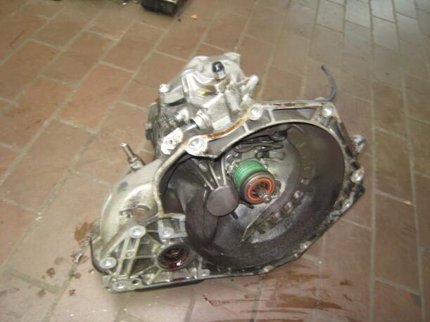 Foto: SCHALTGETRIEBE 5-GANG eines Opel Astra 1.2