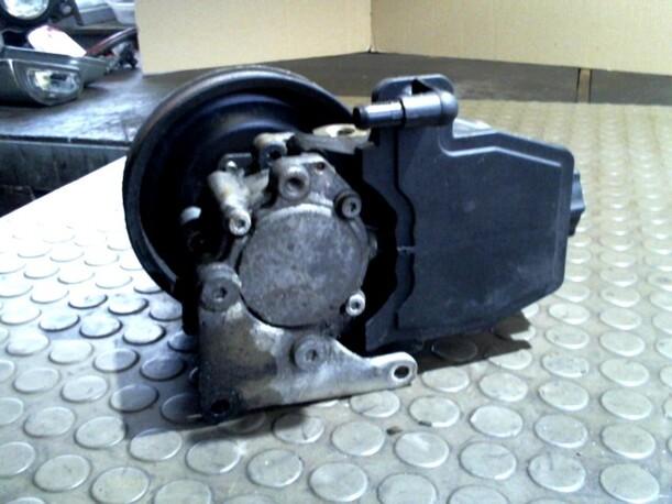 Foto: PUMPE SERVOLENKUNG eines Mercedes-Benz E 220 D