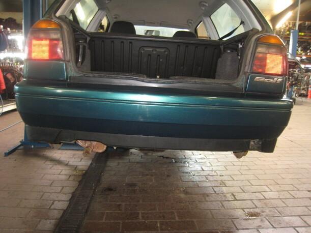 Foto: STOßSTANGE / STOSSFÄNGER HINTEN eines VW Golf 1.8 (Klima)
