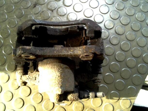 Foto: BREMSSATTEL VORNE LINKS eines Fiat Grande Punto 1.4 16V