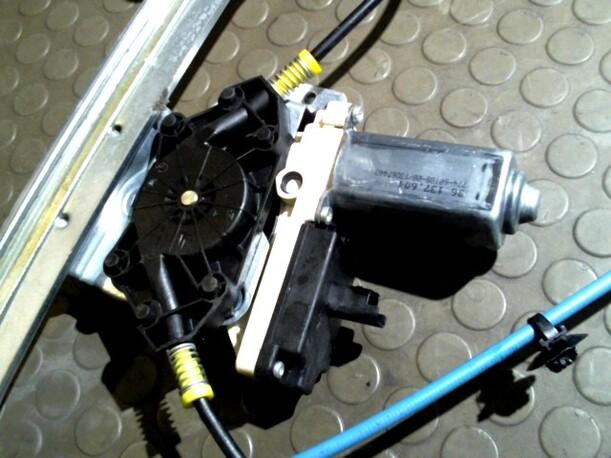 Foto: FENSTERHEBER ELEKTR. RECHTS (2/3-TÜRER) eines Citroen C2 1.1