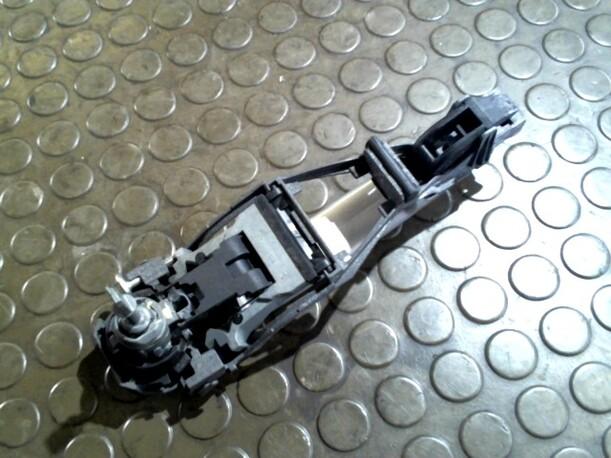 Foto: TÜRAUSSENGRIFF VORN LINKS eines VW Polo 1.4