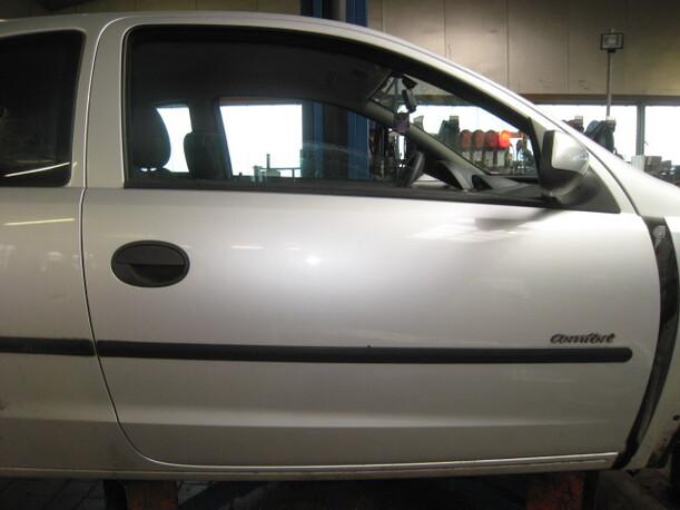 Foto: TÜR VORNE RECHTS (2/3-türer) eines Opel Corsa 1.0 12V