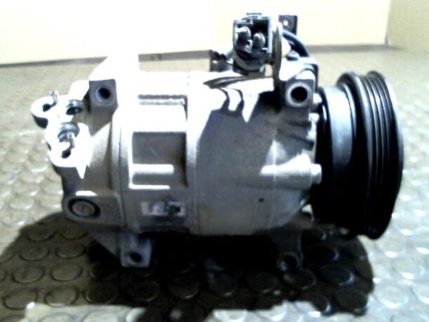 Foto: KOMPRESSOR KLIMAANLAGE eines Opel Omega 2.5 TD