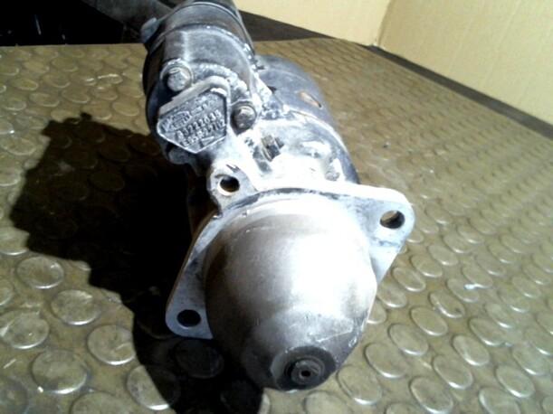 Foto: ANLASSER / STARTER eines Opel Omega 2.5 TD