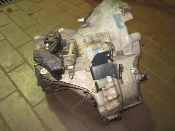 Foto: SCHALTGETRIEBE 5-GANG (Halter defekt) eines Ford Mondeo 2.0 Turnier DI