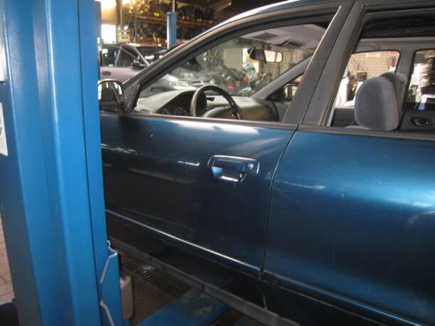 Foto: TÜR VORNE LINKS eines Mitsubishi Galant 2500 V6-24