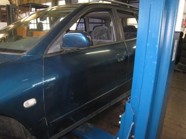Foto: TÜR VORNE LINKS eines Mitsubishi Galant 2500 V6-24