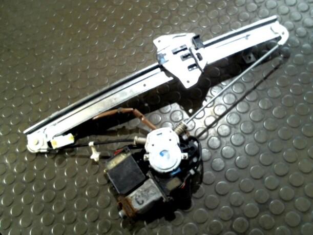 Foto: FENSTERHEBER HINTEN LINKS eines Mitsubishi Galant 2500 V6-24
