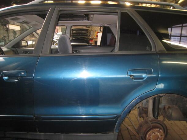 Foto: TÜR HINTEN LINKS eines Mitsubishi Galant 2500 V6-24