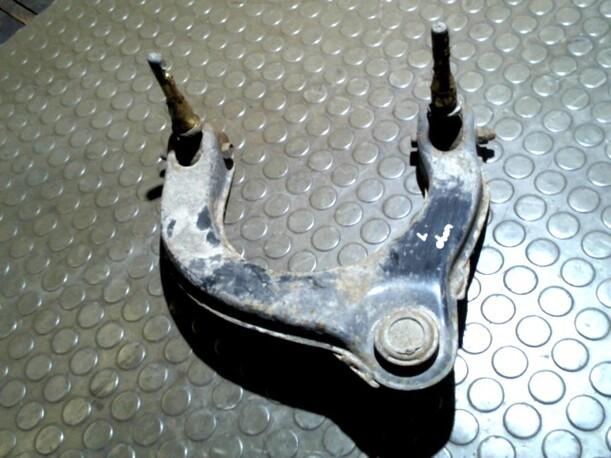 Foto: QUERLENKER OBEN VORN LINKS eines Mitsubishi Galant 2500 V6-24