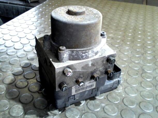 Foto: HAUPTBREMSAGGREGAT ABS eines Mitsubishi Galant 2500 V6-24