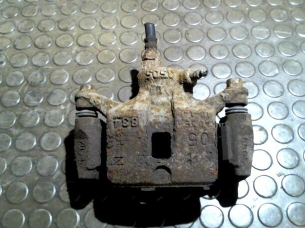 Foto: BREMSSATTEL HINTEN LINKS eines Mitsubishi Galant 2500 V6-24