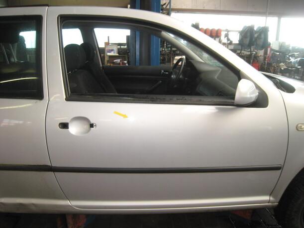 Foto: TÜR VORNE RECHTS (2/3-türer) eines VW Golf 1.4