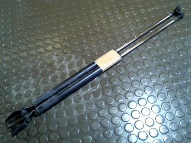 Foto: HECKKLAPPENDÄMPFERPAAR eines Mazda 626 2.0