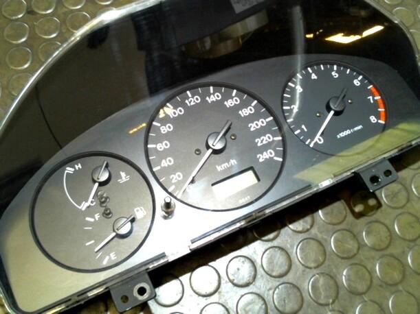 Foto: TACHOEINHEIT eines Mazda 626 2.0