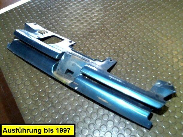 Foto: KÜHLERGRILL eines Peugeot 306 Cabriolet 1.8