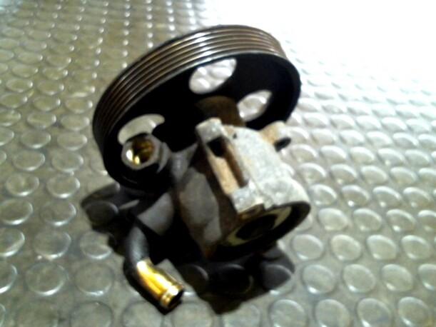 Foto: PUMPE SERVOLENKUNG eines Peugeot 306 Cabriolet 1.8