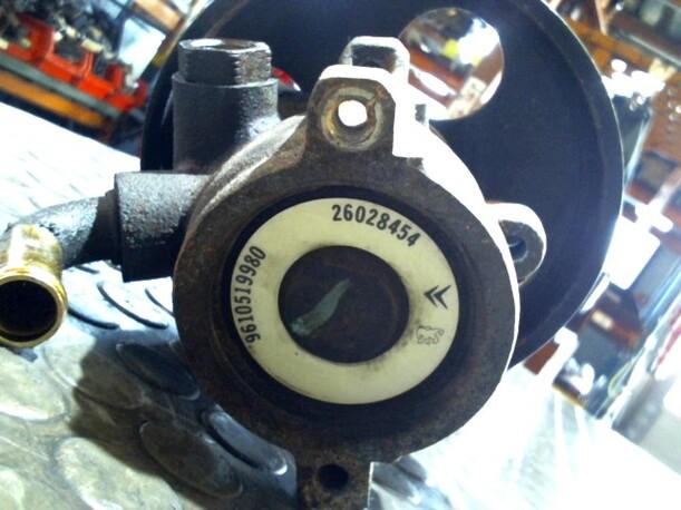 Foto: PUMPE SERVOLENKUNG eines Peugeot 306 Cabriolet 1.8