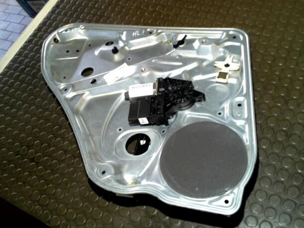Foto: FENSTERHEBER ELEKT.  HINTEN LINKS eines VW Passat Variant 1.6