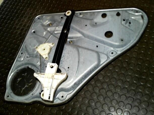 Foto: FENSTERHEBER ELEKT.  HINTEN LINKS eines VW Passat Variant 1.6