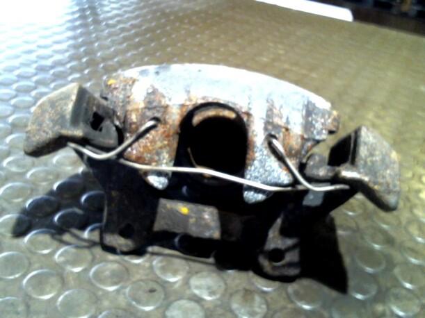 Foto: BREMSSATTEL VORN RECHTS eines Alfa Romeo 147 1.9 JTD