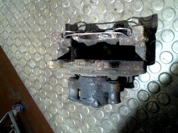Foto: BREMSSATTEL VORN RECHTS eines Alfa Romeo 147 1.9 JTD
