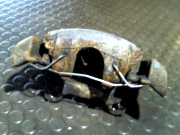 Foto: BREMSSATTEL VORN LINKS eines Alfa Romeo 147 1.9 JTD