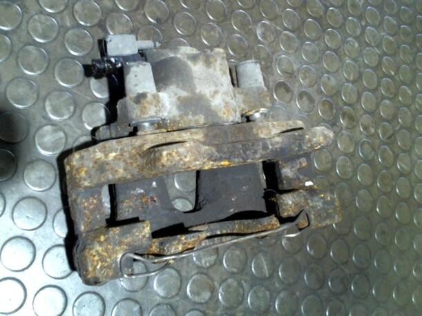 Foto: BREMSSATTEL VORN LINKS eines Alfa Romeo 147 1.9 JTD