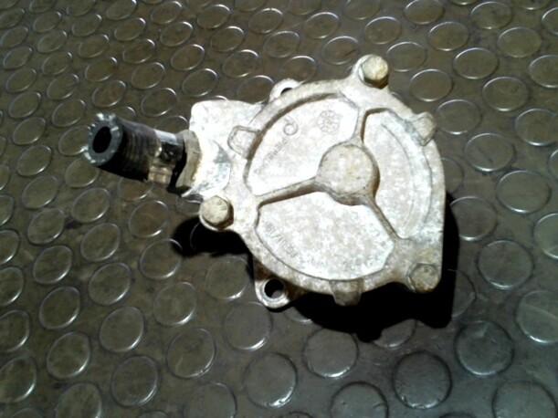 Foto: VAKUUMPUMPE eines Alfa Romeo 147 1.9 JTD