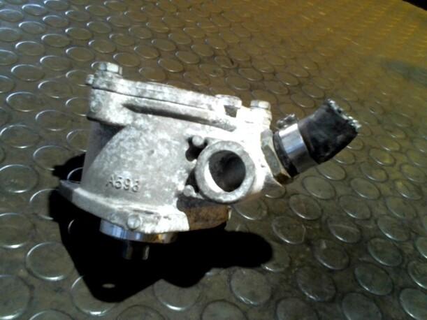 Foto: VAKUUMPUMPE eines Alfa Romeo 147 1.9 JTD