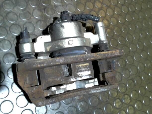 Foto: BREMSSATTEL VORN RECHTS eines Mazda Xedos 6 1.6i 16V