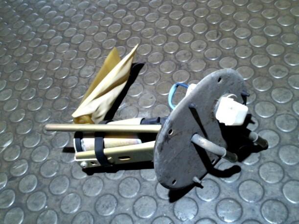 Foto: KRAFTSTOFFPUMPE eines Mazda Xedos 6 1.6i 16V