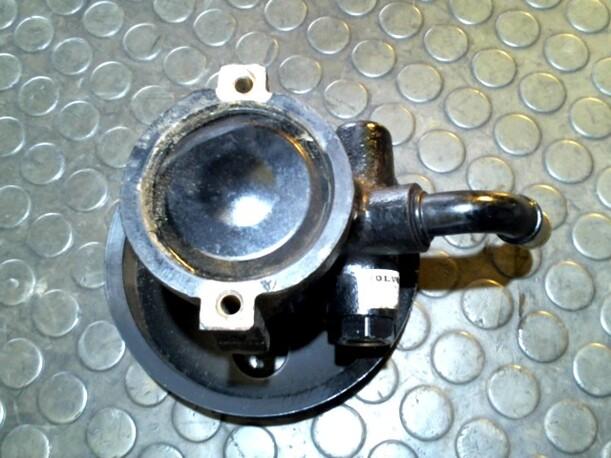 Foto: PUMPE SERVOLENKUNG eines Volvo V40 1.8