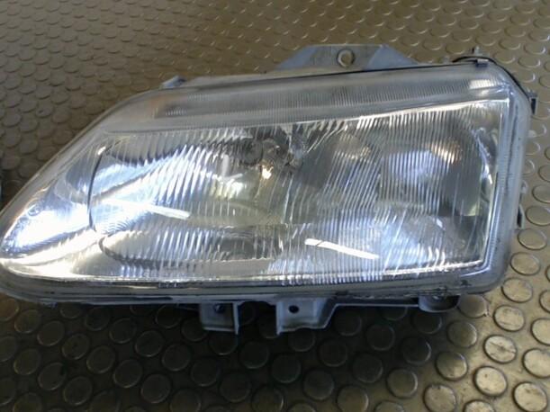 Foto: SCHEINWERFER LINKS eines Renault Grand Espace 2.0 16V