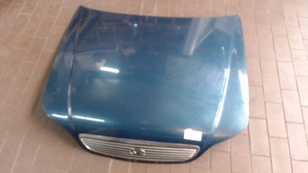 Foto: MOTORHAUBE eines Kia Clarus Kombi