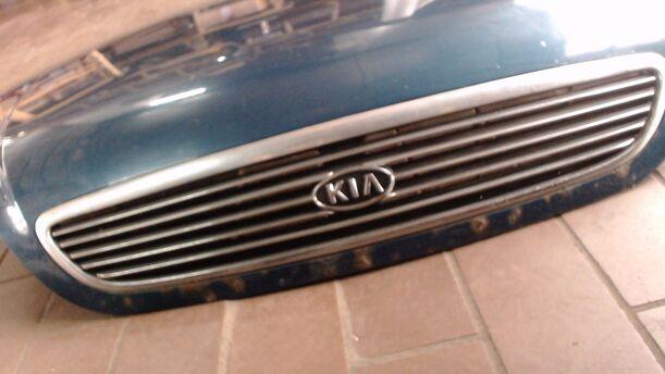 Foto: MOTORHAUBE eines Kia Clarus Kombi
