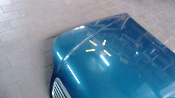Foto: MOTORHAUBE eines Kia Clarus Kombi