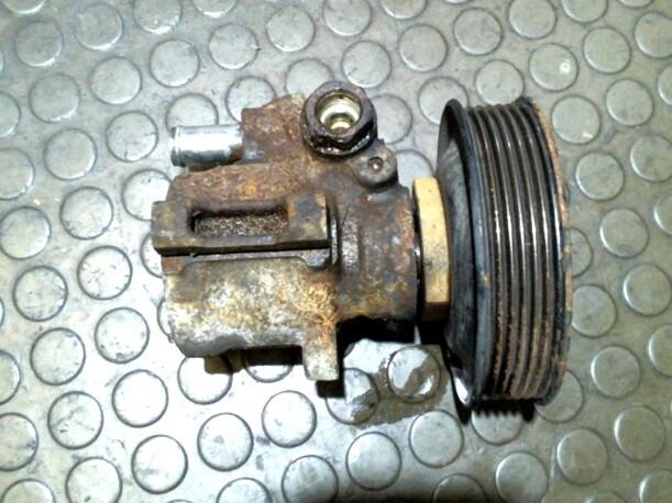 Foto: PUMPE SERVOLENKUNG eines VW Golf 1.4