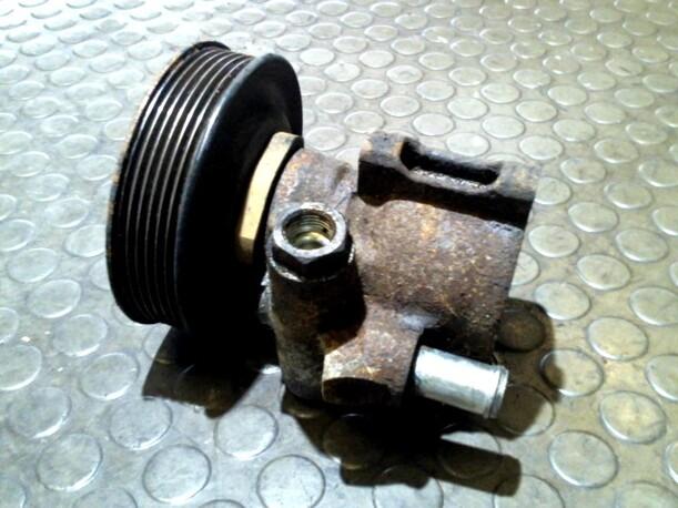 Foto: PUMPE SERVOLENKUNG eines VW Golf 1.4