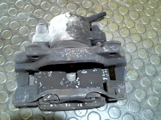 Foto: BREMSSATTEL VORN LINKS eines BMW 523i CD