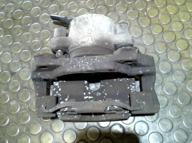 Foto: BREMSSATTEL VORN RECHTS eines BMW 523i CD