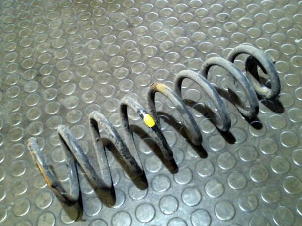 Foto: HINTERFEDER LINKS eines Mercedes-Benz A 140