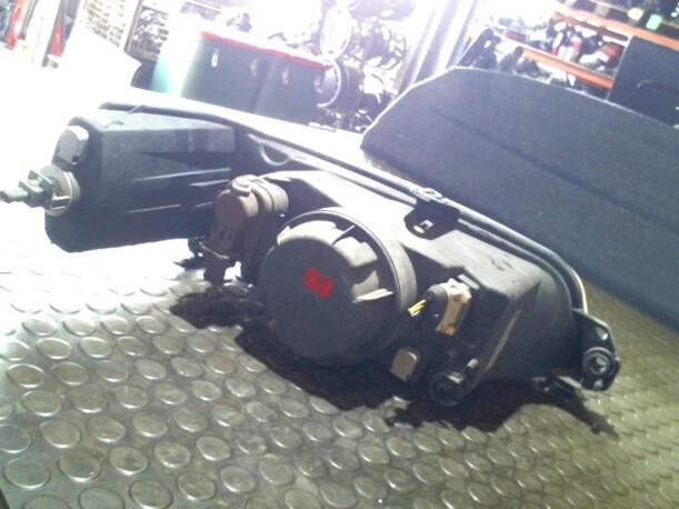 Foto: SCHEINWERFER LINKS eines Peugeot 306 Break